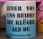 Preview: Weiße Tasse mit Spruch "EINER VON UNS BEIDEN IST KLÜGER ALS DU"