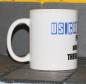 Preview: Weiße Tasse mit Spruch "US CAR FAHRER PLEITE UND NICHT THEARAPIERBAR"