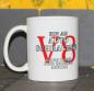 Preview: Weiße Tasse mit Spruch "BIN AM AUTO SCHRAUBEN, KEINE TIPS! BIER BRINGEN! ABFLUG"