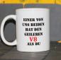 Preview: Weiße Tasse mit Spruch Weiße Tasse mit Spruch "EINER VON UNS BEIDEN HAT DEN GEILEREN V8 ALS DU"