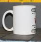 Preview: Weiße Tasse mit Spruch  "NATÜRLICH SPRECHE ICH MIT MIR SELBST, ICH FAHRE V8; UND MANCHMAL BRAUCH ICH KOMPETENTE BERATUNG"