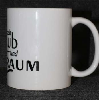 Weiße Tasse mit Spruch "manchmal hilft nur noch Feinstaub und Hubraum"