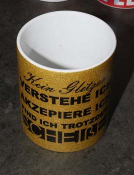 Weiße Tasse mit Spruch "KEIN GLITZER VERSTEHE ICH AKZEPIERE ICH FIND ICH TROTZDEM SCHEIßE"