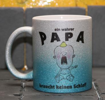 Weiße Tasse mit Spruch "EIN WAHRER PAPA BRAUCHT KEIN SCHLAF"