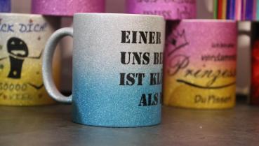 Weiße Tasse mit Spruch "EINER VON UNS BEIDEN IST KLÜGER ALS DU"