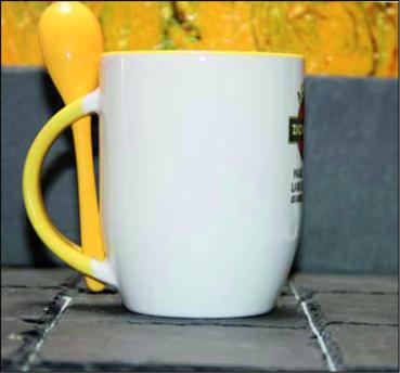 Weiße Tasse mit Spruch "ACHTUNG ZICKENZONE"