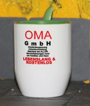Weiße Tasse mit Spruch "OMA GmbH"