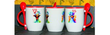 Weiße Tasse mit Spruch "Vögel V8-V6"