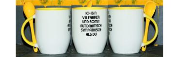 Weiße Tasse mit Spruch "ICH BIN V8 FAHRER UNS SOMIT SYMPATISCHER ALS DU"