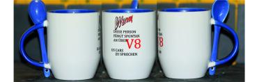 Weiße Tasse mit Spruch Weiße Tasse mit Spruch "WARNUNG, DIESE PERSON FÄNGT SPONTAN AN ÜBER V8 US CARS ZU SPRECHEN"
