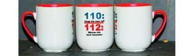 Weiße Tasse mit Spruch "Jungs die man ruft, Männer die auch kommen"
