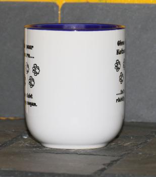 Weiße Tasse mit Spruch  "OHNE EIN PAAR KATZENHAARE, IST MAN NICHT RICHTIG ANGEZOGEN"