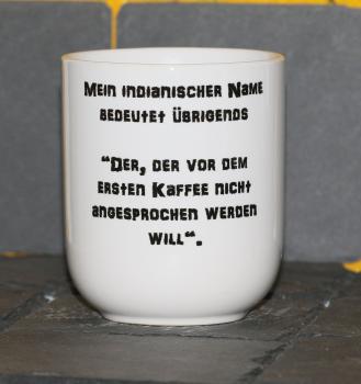 Weiße Tasse mit Spruch "MEIN INDIANISCHER NAME BEDEUTET"