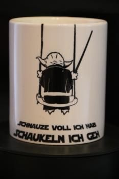 Weiße Tasse mit Spruch YODA "SCHNAUZE VOLL ICH HAB, SCHAUKELN ICH GEH"