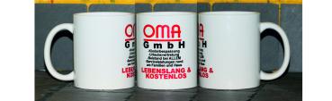 Weiße Tasse mit Spruch "OMA GmbH"