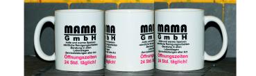 Weiße Tasse mit Spruch  "MAMA GmbH"