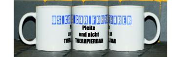 Weiße Tasse mit Spruch "US CAR FAHRER PLEITE UND NICHT THEARAPIERBAR"