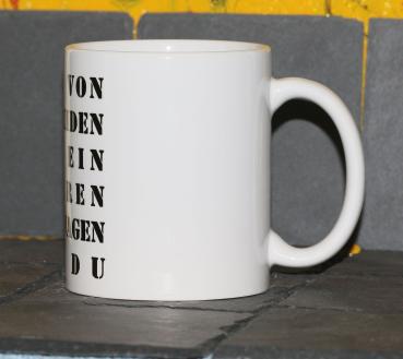 Weiße Tasse mit Spruch "EINER VON UNS BEIDENHATT EIN GEILEREN MOTORWAGEN ALS DU!"
