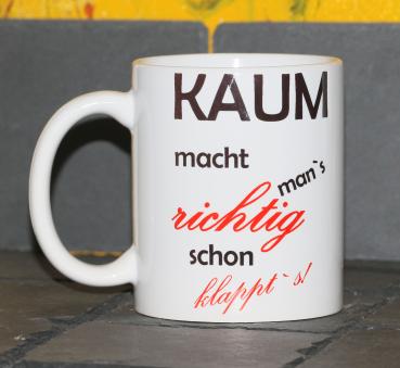 Weiße Tasse mit Spruch "KAUM MACHT MAN´S RICHTIG SCHON KLAPPTS"