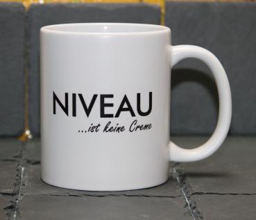 Weiße Tasse mit Spruch "Niveau ist keine Creme"