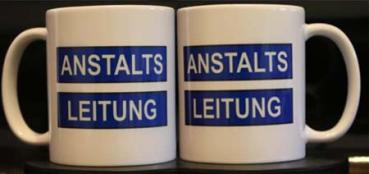 Weiße Tasse mit Spruch"ANSTALTSLEITUNG"