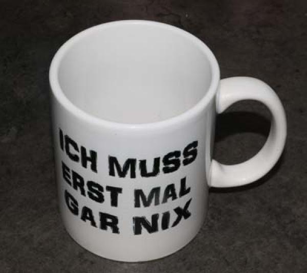 Weiße Tasse mit Spruch "ICH MUSS ERST MAL GARNIX"