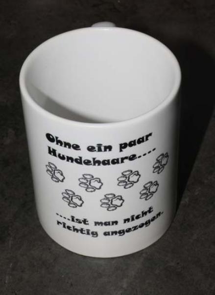 0126 Tasse mit Druck "Ohne ein Paar Hundehaare- ist man nicht richtig angezogen" - Kopie