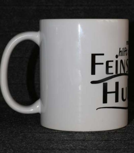Weiße Tasse mit Spruch "manchmal hilft nur noch Feinstaub und Hubraum"
