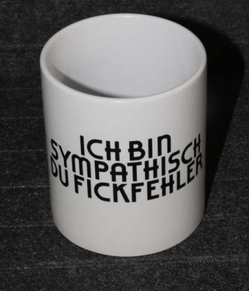 Weiße Tasse mit Spruch "ICH BIN SYMPATISCH DU FICKFEHLER"