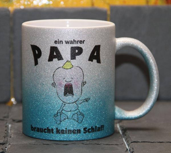 Weiße Tasse mit Spruch  "EIN WAHRER PAPA BRAUCHT KEIN SCHLAF"