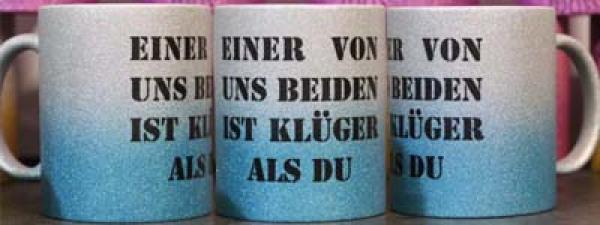 Weiße Tasse mit Spruch "EINER VON UNS BEIDEN IST KLÜGER ALS DU"