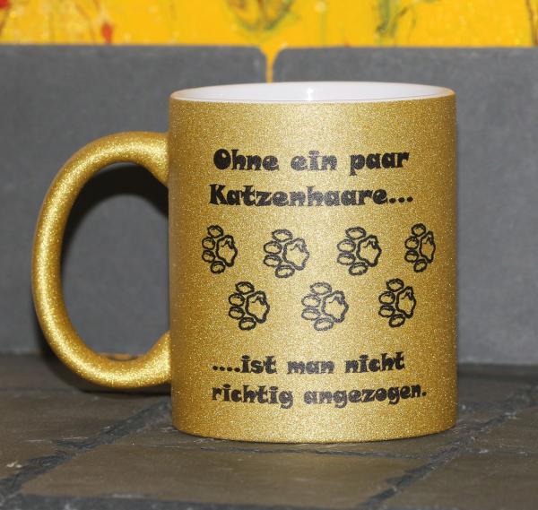 Weiße Tasse mit Spruch  "OHNE EIN PAAR KATZENHAARE"