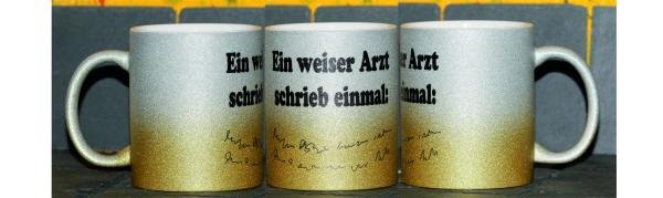 Weiße Tasse mit Spruch "EIN WEISER ARZT SCHRIEB MAL"