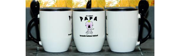 Weiße Tasse mit Spruch "EIN WAHRER PAPA BRAUCHT KEIN SCHLAF"