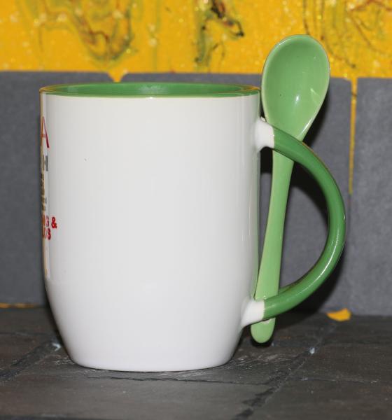 Weiße Tasse mit Spruch "OMA GmbH"