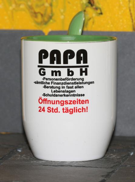 Weiße Tasse mit Spruch "PAPA GmbH"
