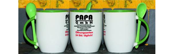 Weiße Tasse mit Spruch "PAPA GmbH"