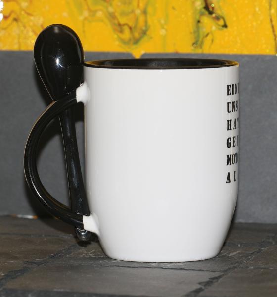 Weiße Tasse mit Spruch "EINER VON UNS BEIDENHATT EIN GEILEREN MOTORWAGEN ALS DU!"