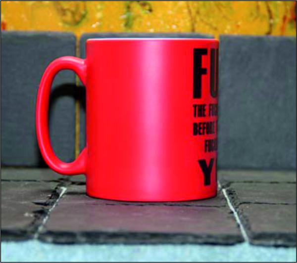 Neontasse mit Spruch "FUCK  THE FUCKING FUCKER BEFORE THE FUCKING FUCKER FUCKS YOU"