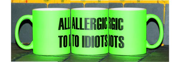 Neontasse mit Spruch "ALLERGIC TO IDIOTS"