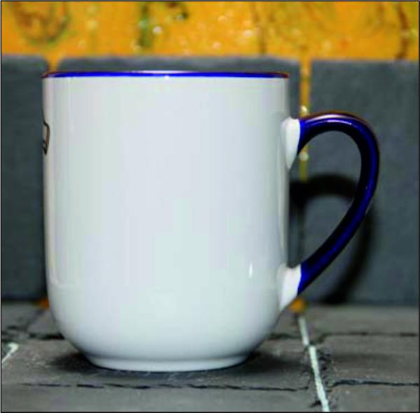 Weiße Tasse mit Spruch "EINE PRISE FICKT EUCH"
