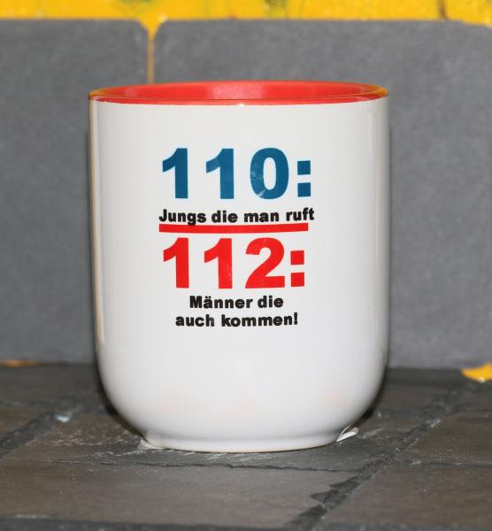 Weiße Tasse mit Spruch "Jungs die man ruft, Männer die auch kommen"