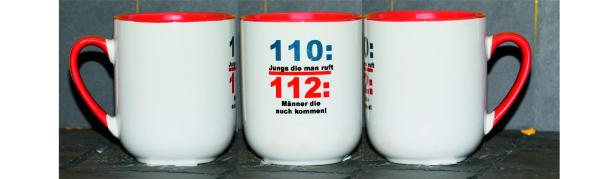 Weiße Tasse mit Spruch "Jungs die man ruft, Männer die auch kommen"