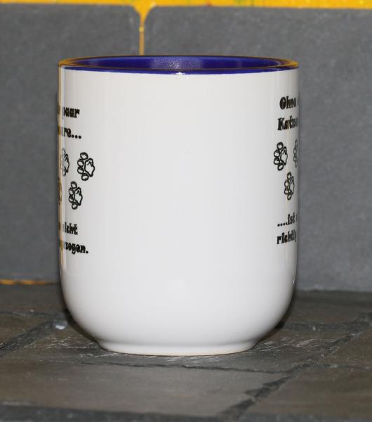 Weiße Tasse mit Spruch  "OHNE EIN PAAR KATZENHAARE, IST MAN NICHT RICHTIG ANGEZOGEN"