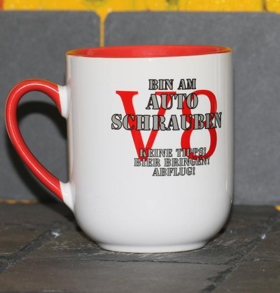 Weiße Tasse mit Spruch "BIN AM AUTO SCHRAUBEN, KEINE TIPS! BIER BRINGEN! ABFLUG"