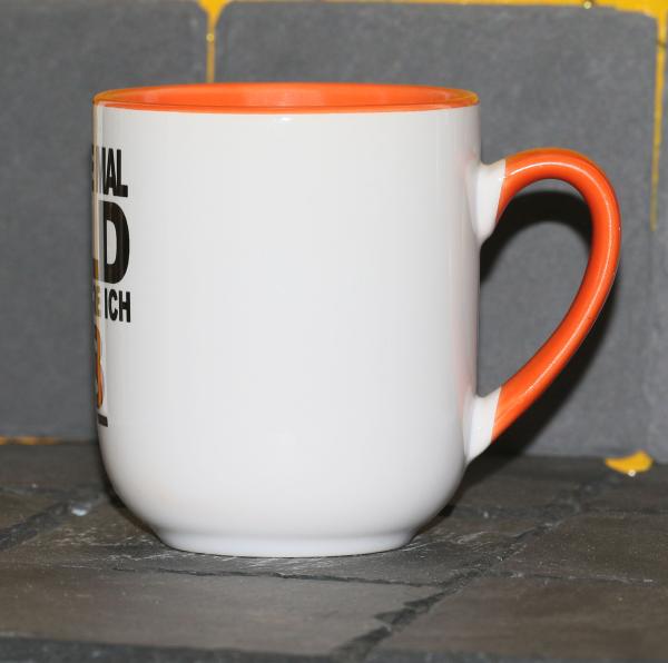 Weiße Tasse mit Spruch "FRÜHER HATTE ICH GELD, JETZT FAHRE ICH V8"