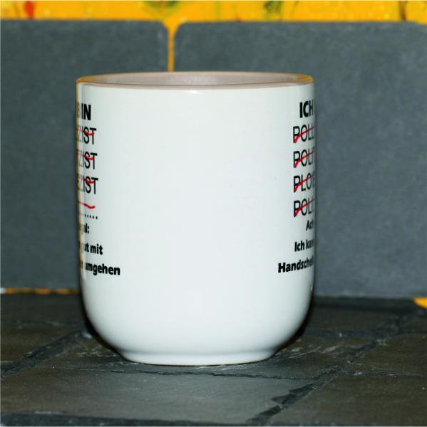 Weiße Tasse mit Spruch Polizist "ACH EGAL ICH KANN GUT MIT HANDSCHELLEN UMGEHEN"