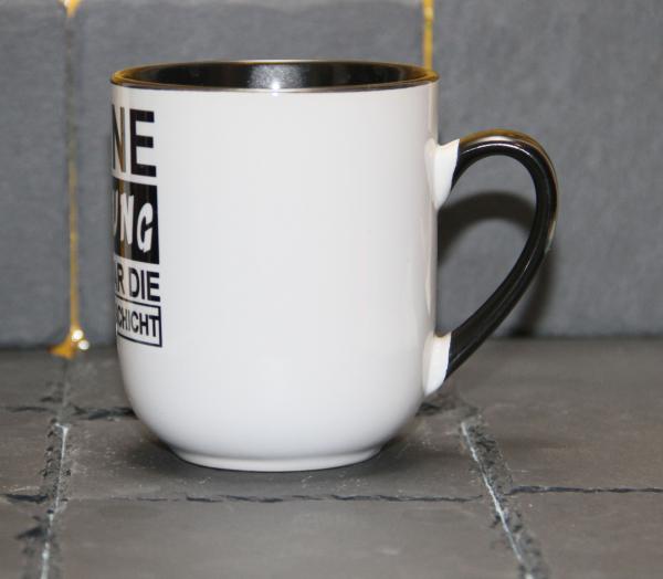 Weiße Tasse mit Spruch "KEINE AHNUNG DAS WAR DIE ANDERE SCHICHT"