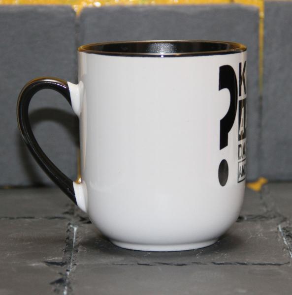 Weiße Tasse mit Spruch "KEINE AHNUNG DAS WAR DIE ANDERE SCHICHT"