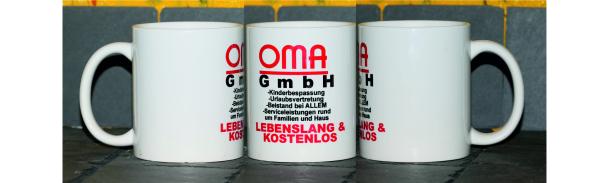 Weiße Tasse mit Spruch "OMA GmbH"